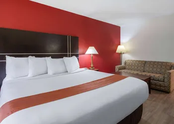 Travelodge by Wyndham Merrill hotel thumbnail 4