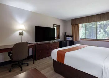 Travelodge by Wyndham Merrill hotel thumbnail 5