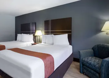 Travelodge by Wyndham Merrill hotel thumbnail 7