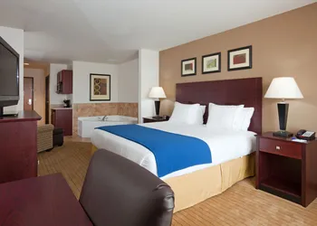 Holiday Inn Express & Suites Antigo by IHG hotel thumbnail 7