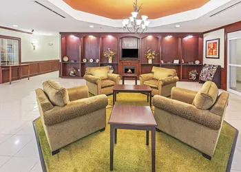 La Quinta Inn & Suites by Wyndham Columbus TX hotel thumbnail 2