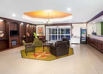 La Quinta Inn & Suites by Wyndham Columbus TX hotel thumbnail 5