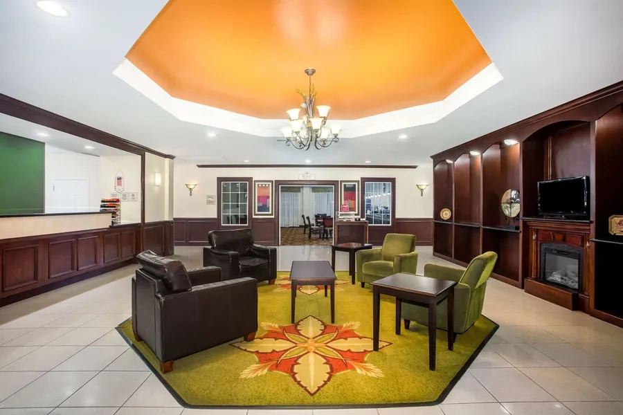 La Quinta Inn & Suites by Wyndham Columbus TX hotel detail image 6