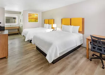 Days Inn & Suites by Wyndham Huntsville hotel thumbnail 5