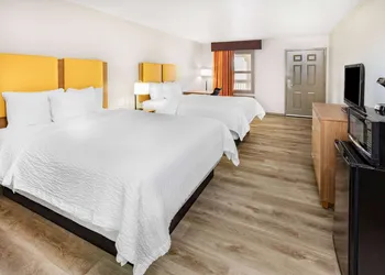 Days Inn & Suites by Wyndham Huntsville hotel thumbnail 8