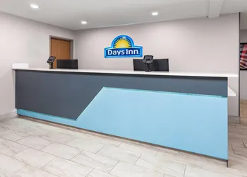 Days Inn by Wyndham Eagle River hotel thumbnail 2