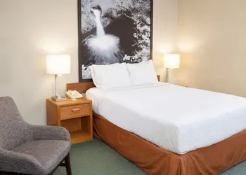 Super 8 by Wyndham Antigo hotel thumbnail 5