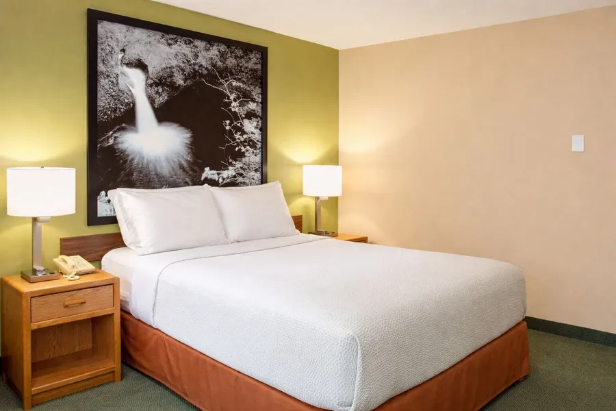 Super 8 by Wyndham Antigo hotel detail image 6