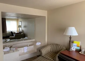 Super 8 by Wyndham Perryville hotel thumbnail 6