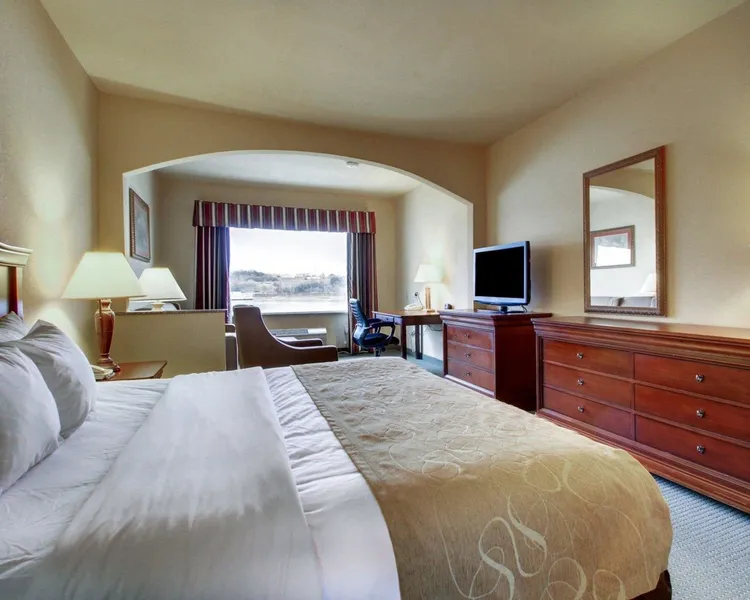 Clarion Suites Vidalia Riverfront hotel detail image 6