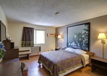 Super 8 by Wyndham Zanesville hotel thumbnail 2