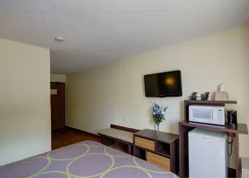Super 8 by Wyndham Zanesville hotel thumbnail 4