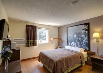 Super 8 by Wyndham Zanesville hotel thumbnail 5