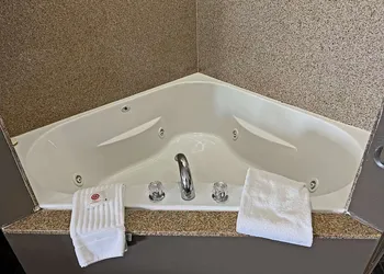 Comfort Suites Jackson-Cape Girardeau hotel thumbnail 8
