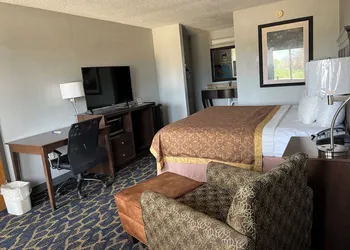 Greenlight Inn & Suites hotel thumbnail 5