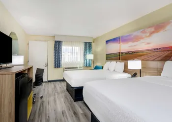 Days Inn & Suites by Wyndham Clovis hotel thumbnail 5