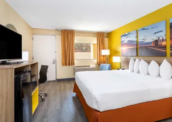 Days Inn & Suites by Wyndham Clovis hotel thumbnail 7