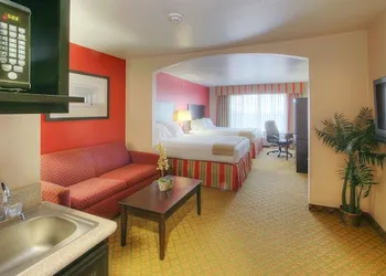 Holiday Inn Express & Suites Tucumcari by IHG hotel thumbnail 6