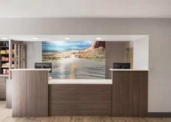 La Quinta Inn & Suites by Wyndham Tucumcari hotel thumbnail 4