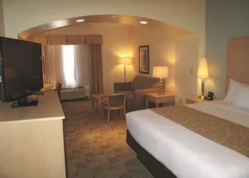 La Quinta Inn & Suites by Wyndham Tucumcari hotel thumbnail 8