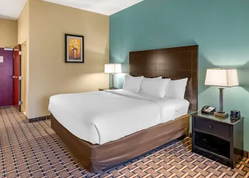 Comfort Suites Clovis North hotel thumbnail 5