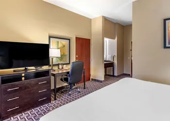 Comfort Suites Clovis North hotel thumbnail 6