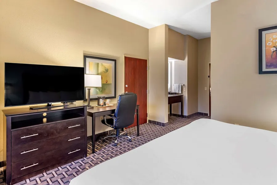 Comfort Suites Clovis North hotel detail image 6