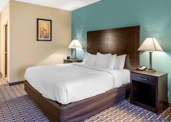 Comfort Suites Clovis North hotel thumbnail 8
