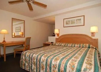 Econo Lodge Clovis hotel thumbnail 4