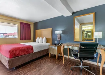 Econo Lodge Clovis hotel thumbnail 8