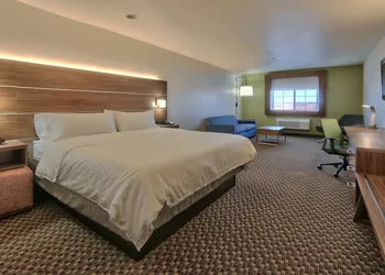Holiday Inn Express SANTA ROSA by IHG hotel thumbnail 3