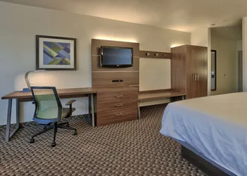 Holiday Inn Express SANTA ROSA by IHG hotel thumbnail 4
