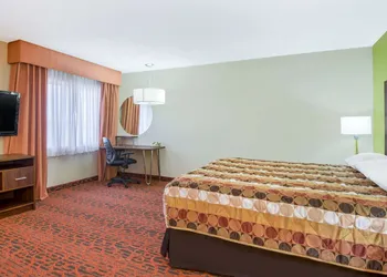 Super 8 by Wyndham Portales hotel thumbnail 8