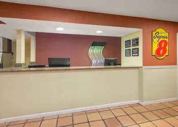 Super 8 by Wyndham Portales hotel thumbnail 2