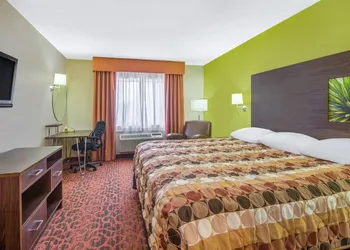 Super 8 by Wyndham Portales hotel thumbnail 3
