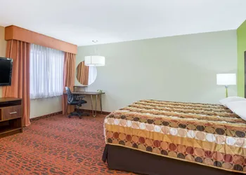 Super 8 by Wyndham Portales hotel thumbnail 8
