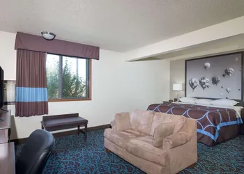 Super 8 by Wyndham Tucumcari hotel thumbnail 5