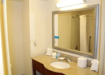 Hampton Inn Gloucester hotel thumbnail 7