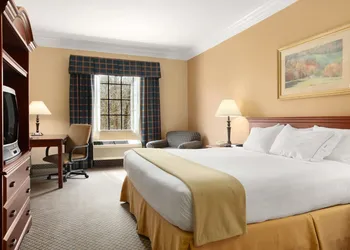 Days Inn by Wyndham Altavista hotel thumbnail 7