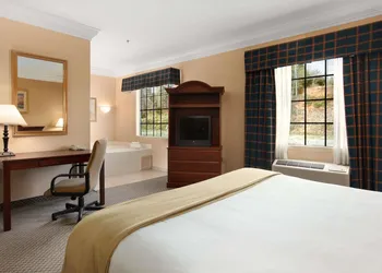 Days Inn by Wyndham Altavista hotel thumbnail 8