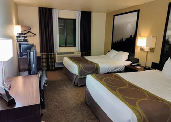 Super 8 by Wyndham Lebanon hotel thumbnail 3