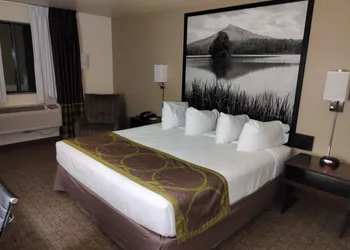 Super 8 by Wyndham Lebanon hotel thumbnail 4