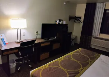 Super 8 by Wyndham Lebanon hotel thumbnail 5