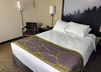Super 8 by Wyndham Lebanon hotel thumbnail 8