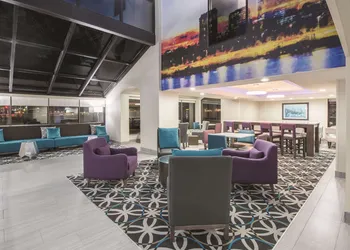 La Quinta Inn & Suites by Wyndham Festus - St. Louis South hotel thumbnail 2