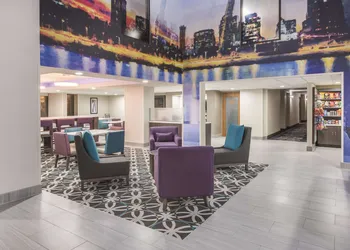 La Quinta Inn & Suites by Wyndham Festus - St. Louis South hotel thumbnail 4
