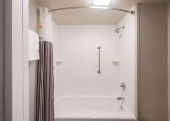 La Quinta Inn & Suites by Wyndham Festus - St. Louis South hotel thumbnail 6