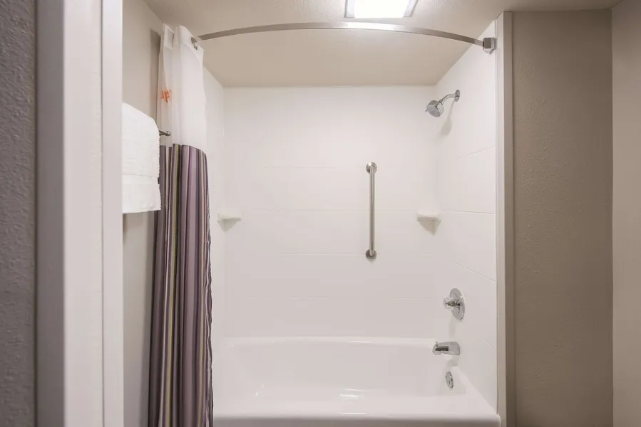 La Quinta Inn & Suites by Wyndham Festus - St. Louis South hotel detail image 6