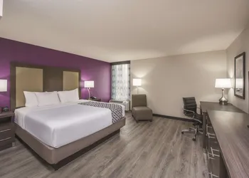 La Quinta Inn & Suites by Wyndham Festus - St. Louis South hotel thumbnail 8