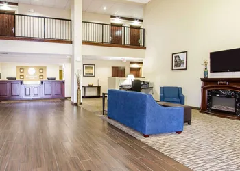 Comfort Inn Poplar Bluff North hotel thumbnail 2